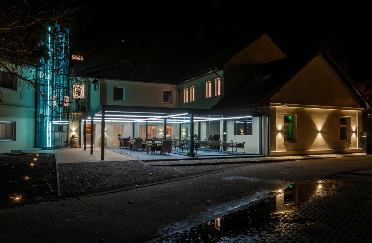 Hotel U Kaplicky ปีเซค ภายนอก รูปภาพ