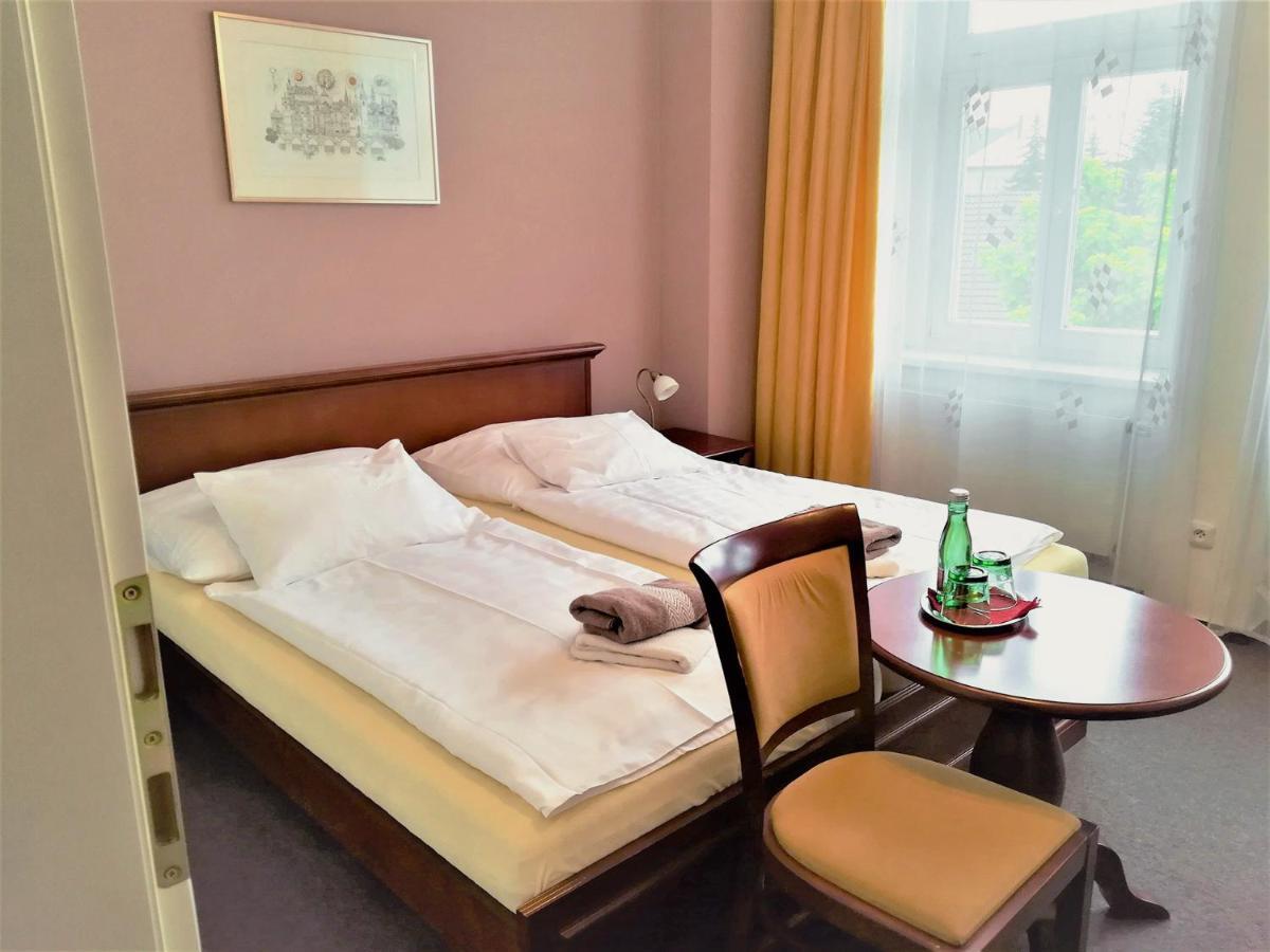 Hotel U Kaplicky ปีเซค ภายนอก รูปภาพ