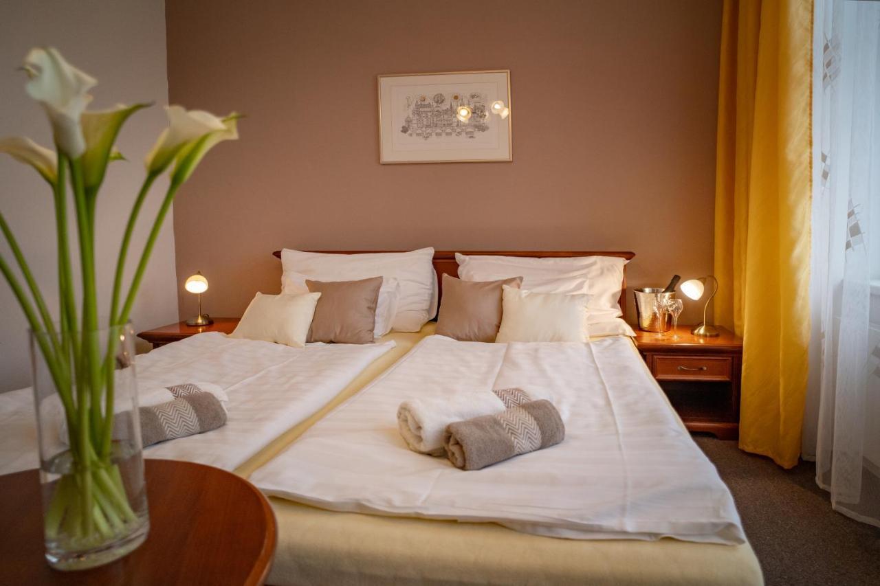 Hotel U Kaplicky ปีเซค ภายนอก รูปภาพ
